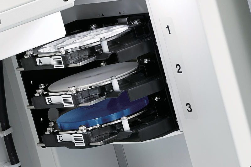 DWX-52DC close-up of Disc Changer