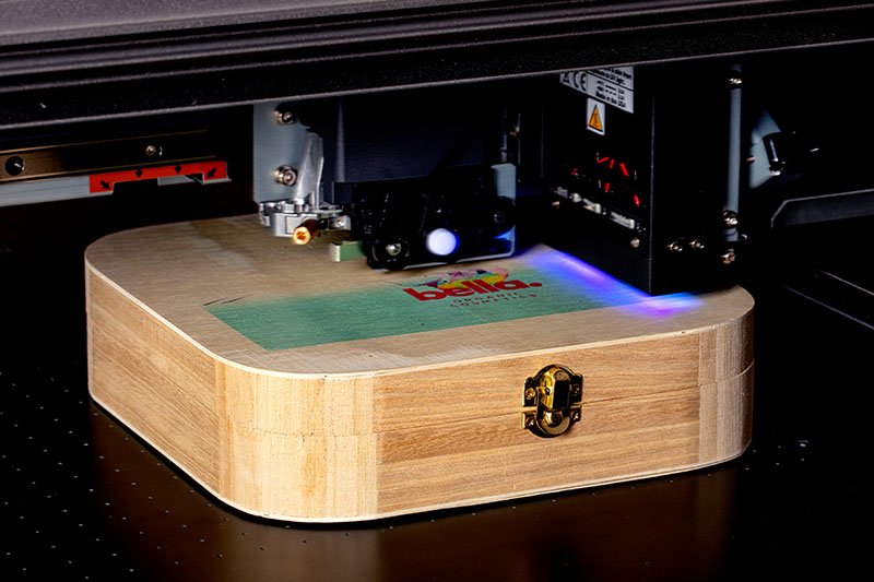 Print on thicker objects with the LEC2 S Series